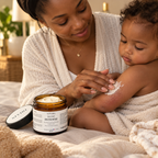 Maman appliquant le Baume intense SIYIRI sur la peau de son bébé